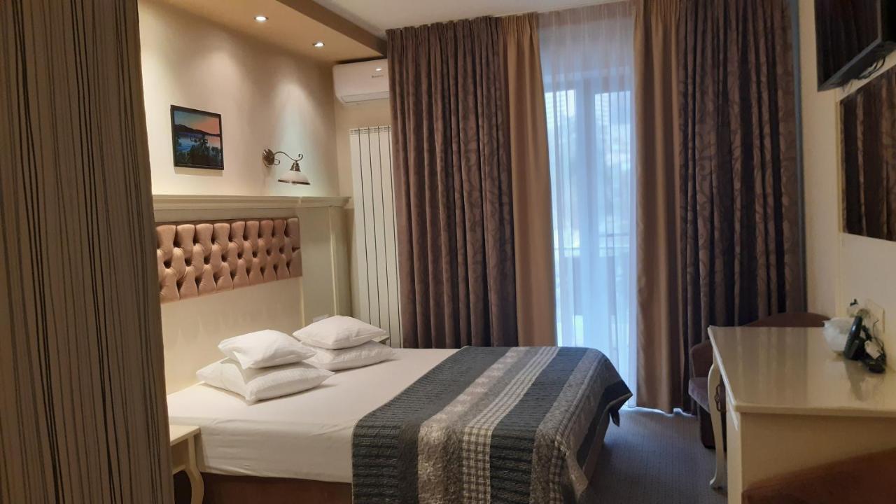 Hotel Holiday Maria Băile Herculane Eksteriør billede