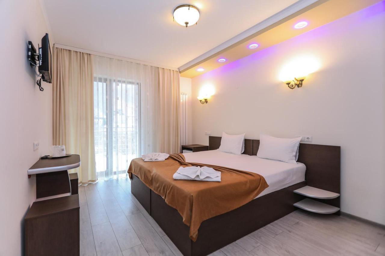 Hotel Holiday Maria Băile Herculane Eksteriør billede