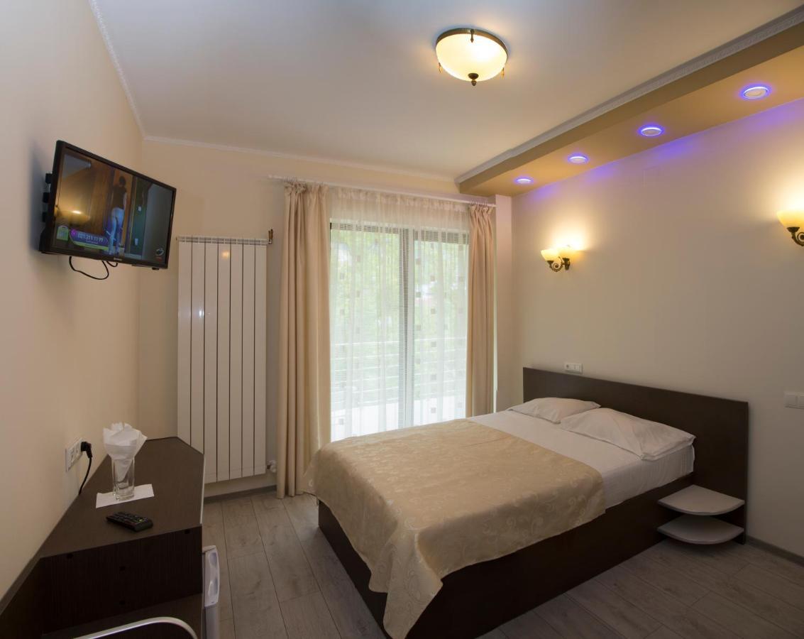 Hotel Holiday Maria Băile Herculane Eksteriør billede