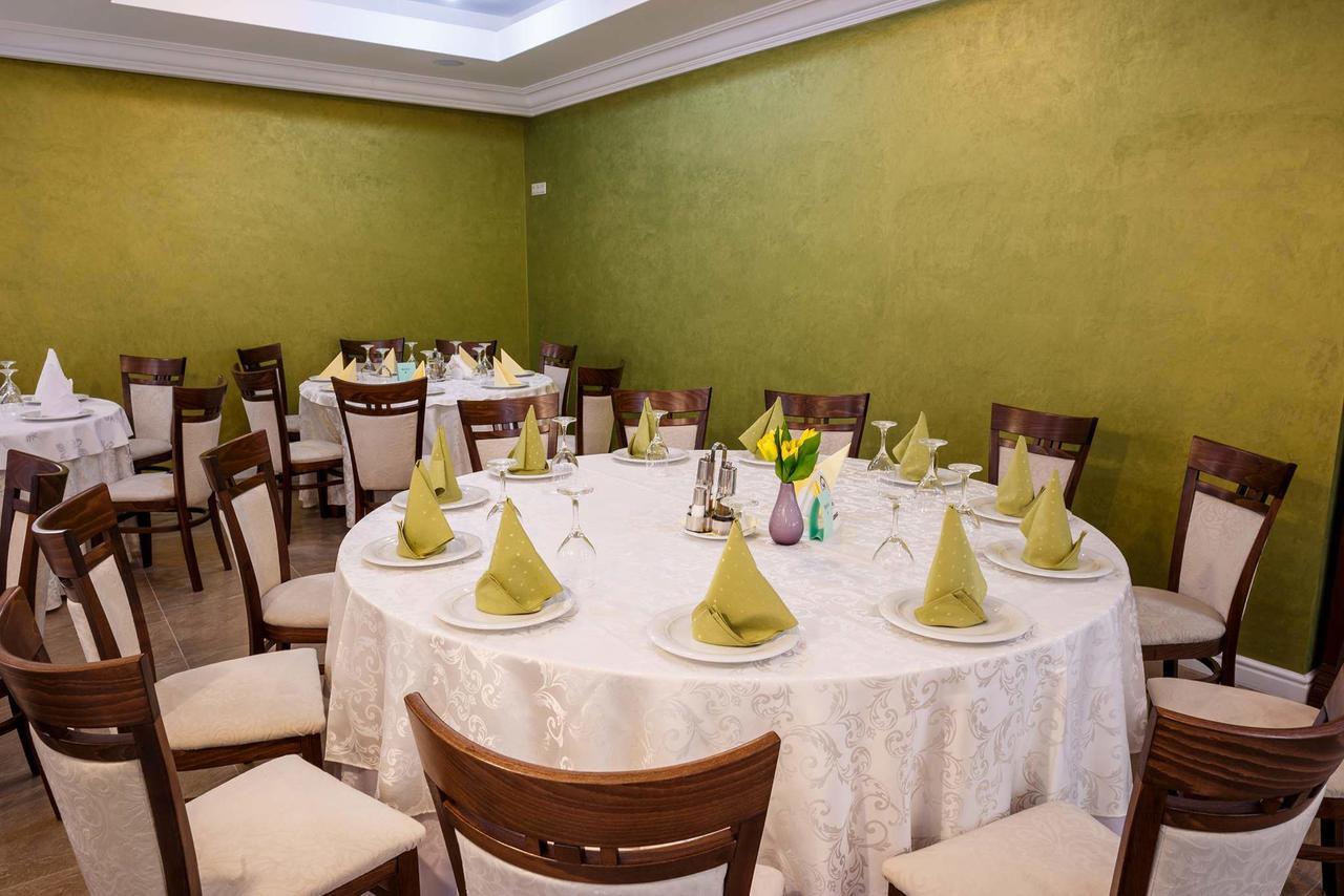 Hotel Holiday Maria Băile Herculane Eksteriør billede