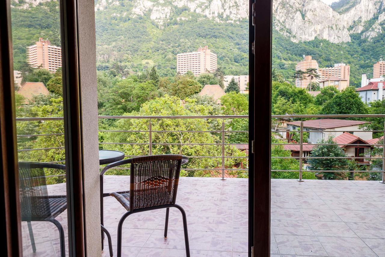 Hotel Holiday Maria Băile Herculane Eksteriør billede