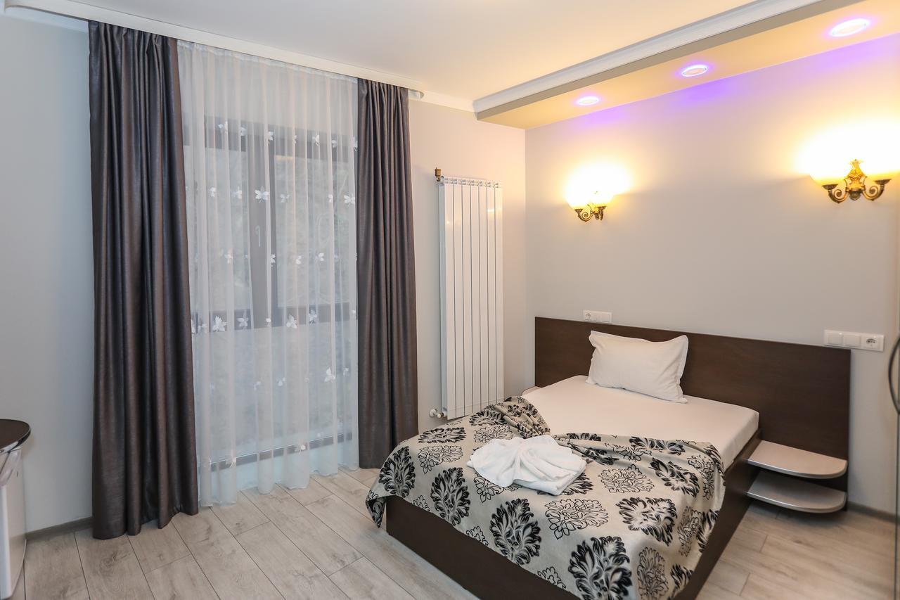Hotel Holiday Maria Băile Herculane Eksteriør billede