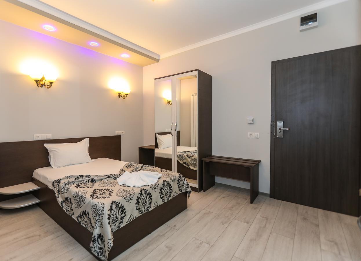 Hotel Holiday Maria Băile Herculane Eksteriør billede