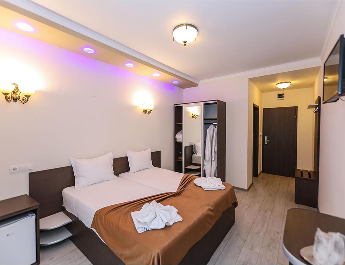 Hotel Holiday Maria Băile Herculane Eksteriør billede