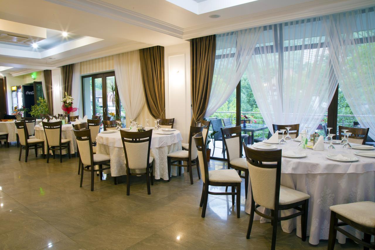 Hotel Holiday Maria Băile Herculane Eksteriør billede