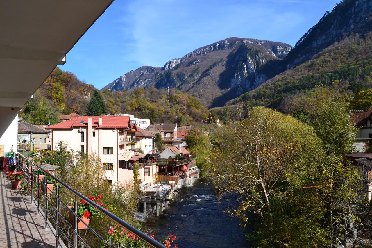 Hotel Holiday Maria Băile Herculane Eksteriør billede