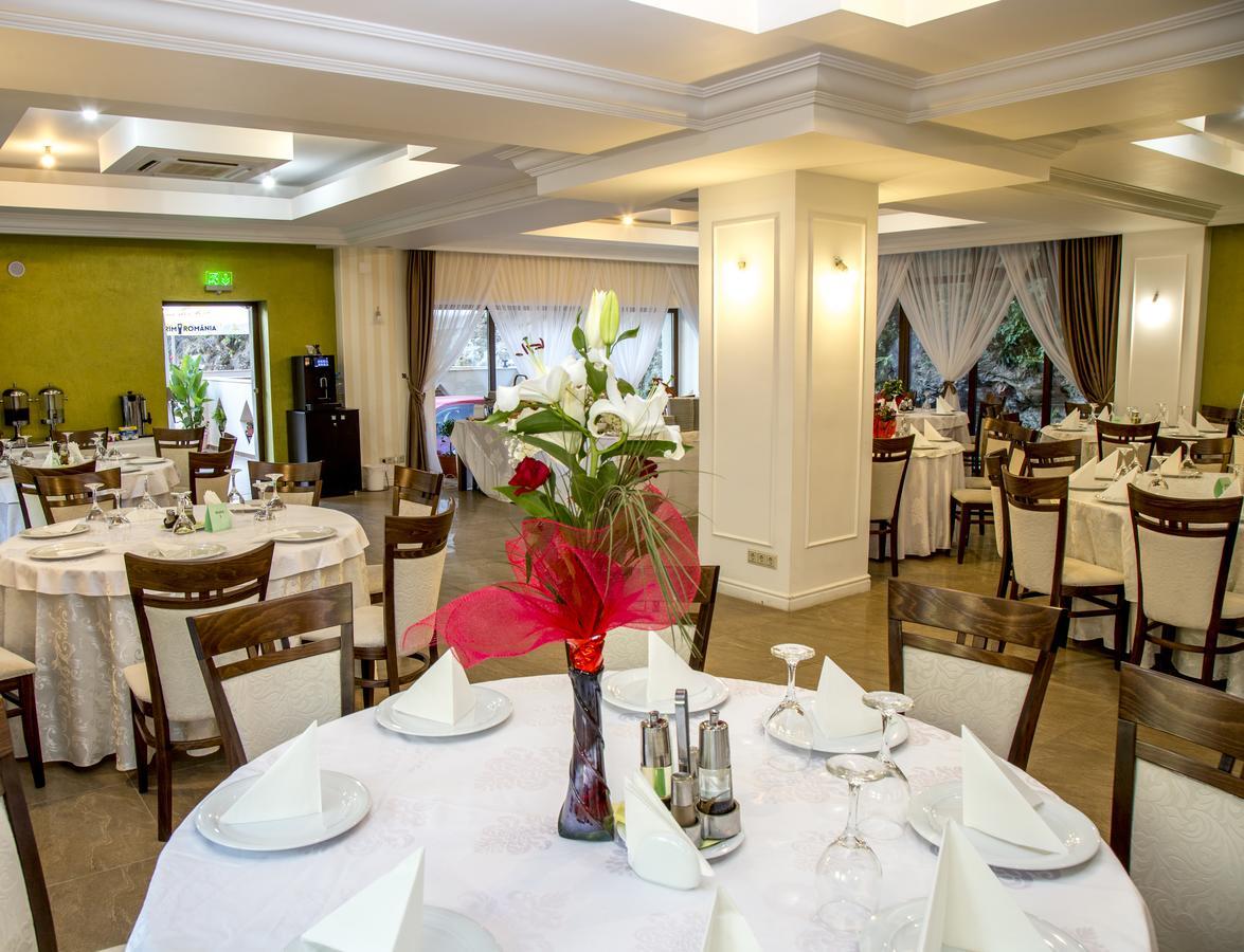 Hotel Holiday Maria Băile Herculane Eksteriør billede