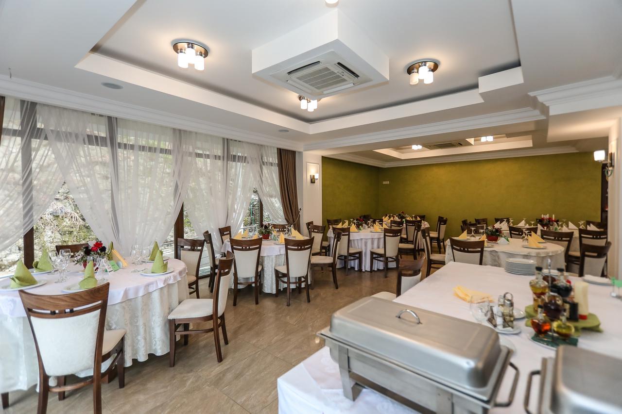 Hotel Holiday Maria Băile Herculane Eksteriør billede