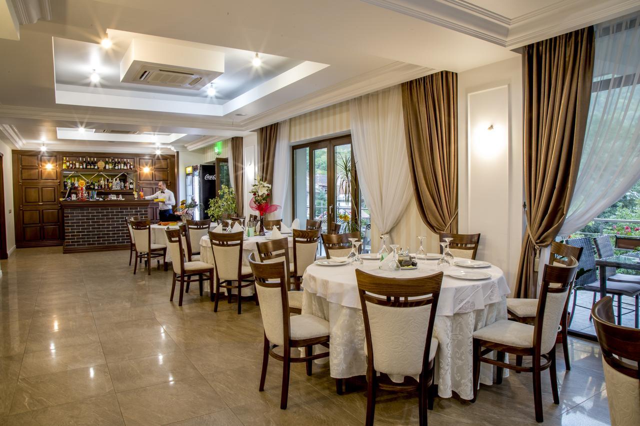 Hotel Holiday Maria Băile Herculane Eksteriør billede