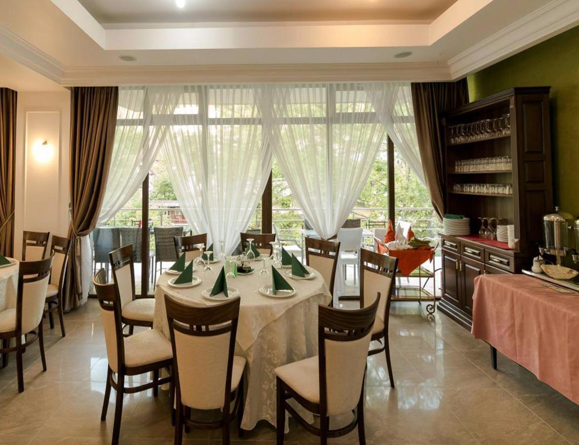 Hotel Holiday Maria Băile Herculane Eksteriør billede