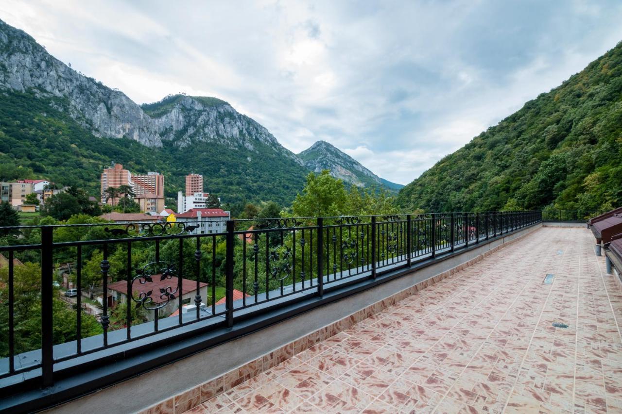 Hotel Holiday Maria Băile Herculane Eksteriør billede